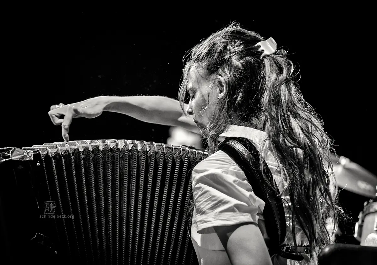 Die Akkordeonistin Tizia Zimmermann - Frank Schindelbeck Fotografie