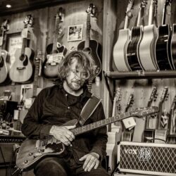 Photo des Gitarristen Kalle Kalima von Frank Schindelbeck Fotografie