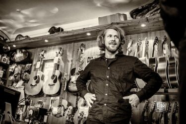 Photo des Gitarristen Kalle Kalima von Frank Schindelbeck Fotografie