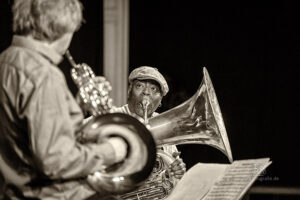 Jon Sass & Arkady Shilkloper - Photo by Frank Schindelbeck